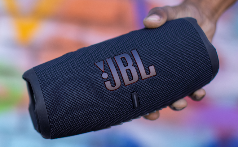 JBL Charge 5 vs Charge 4: vale la pena passare a un altoparlante JBL?